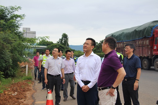 集团公司总经理冯文生检查雅眉乐公司汛期安全生产工作-1.JPG